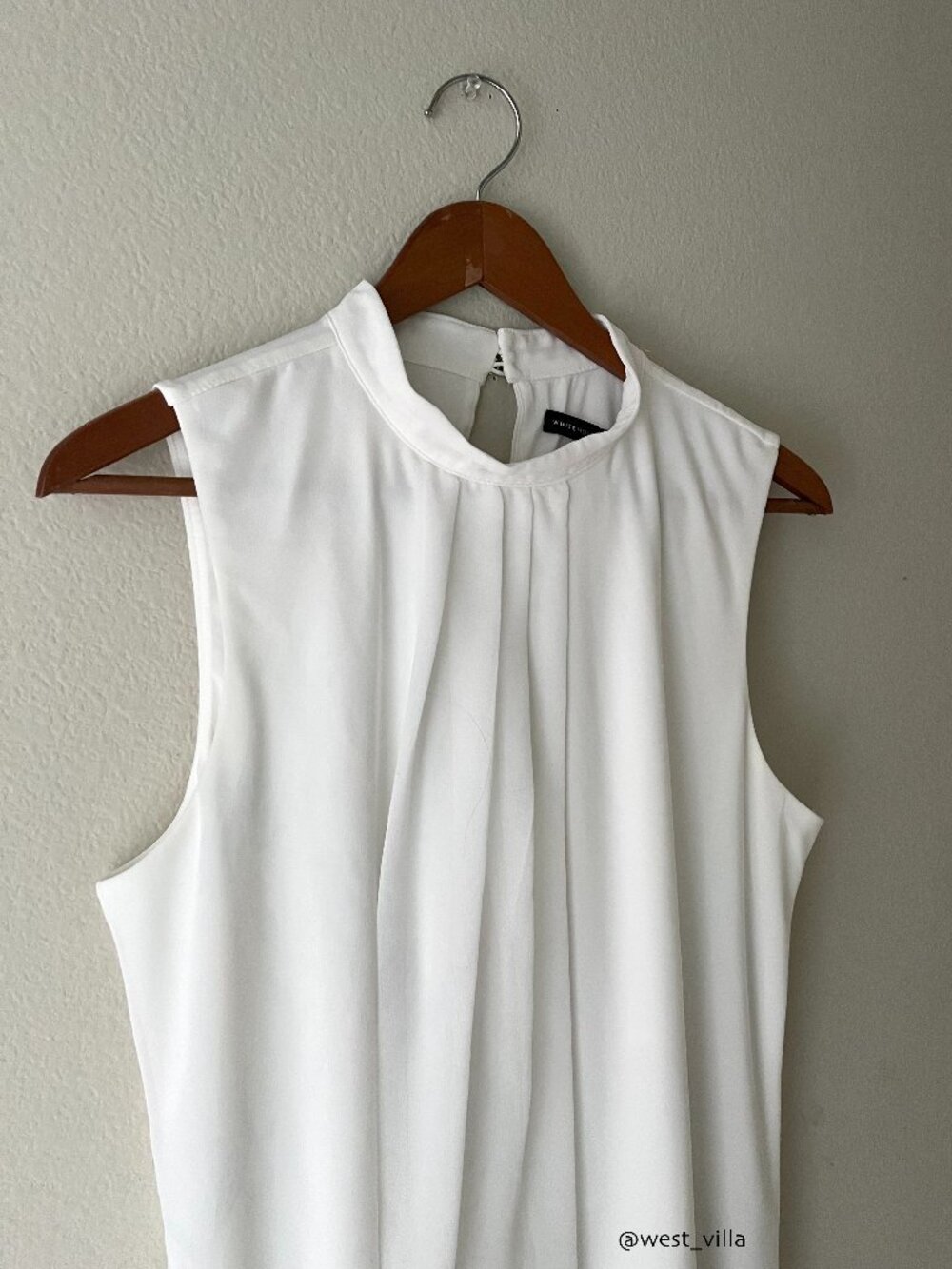 White House Black Market Womens M White Sleeveless Mock Neck Pleated Blouse Top - Picture 5 of 7